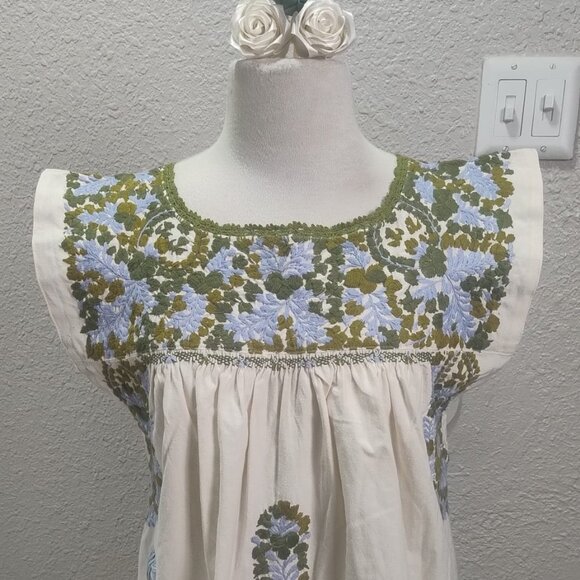 Mexican Embroidery blouse - Picture 1 of 3